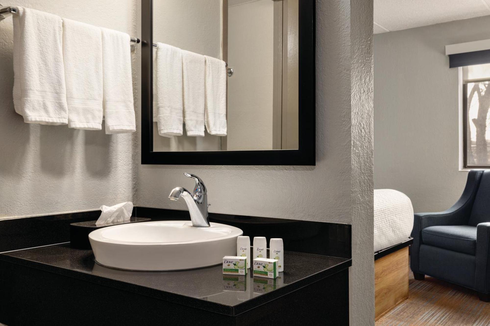 Americinn By Wyndham Madison Wi Экстерьер фото
